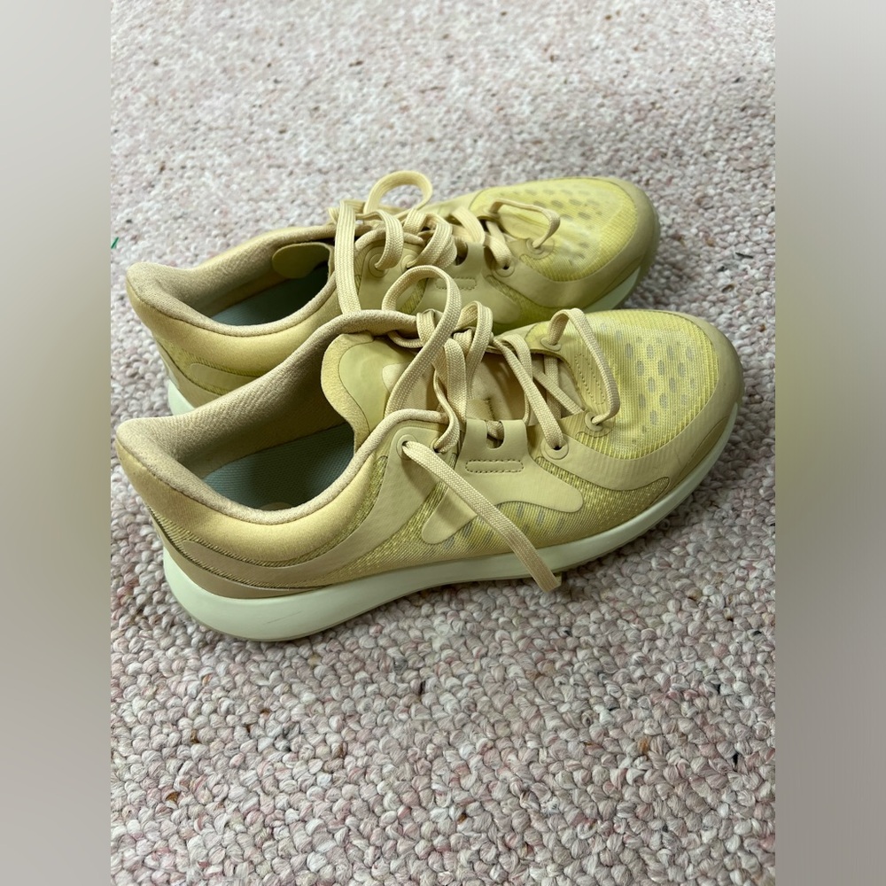 Lululemon Women Shoes 6.5 - Picture 9 of 10